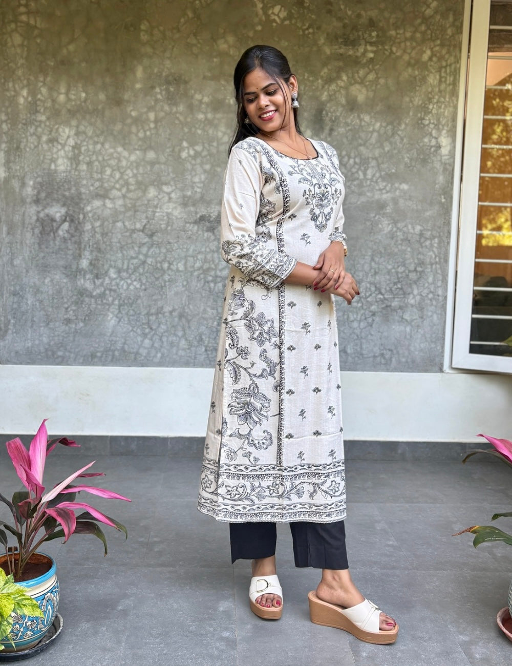 Muslin Silk Floral Printed Straight Cut Kurta - Off White